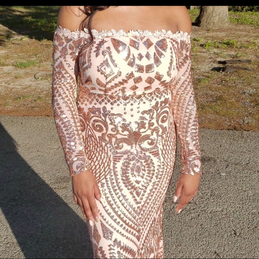 Size large wore 1 time to prom in may2019